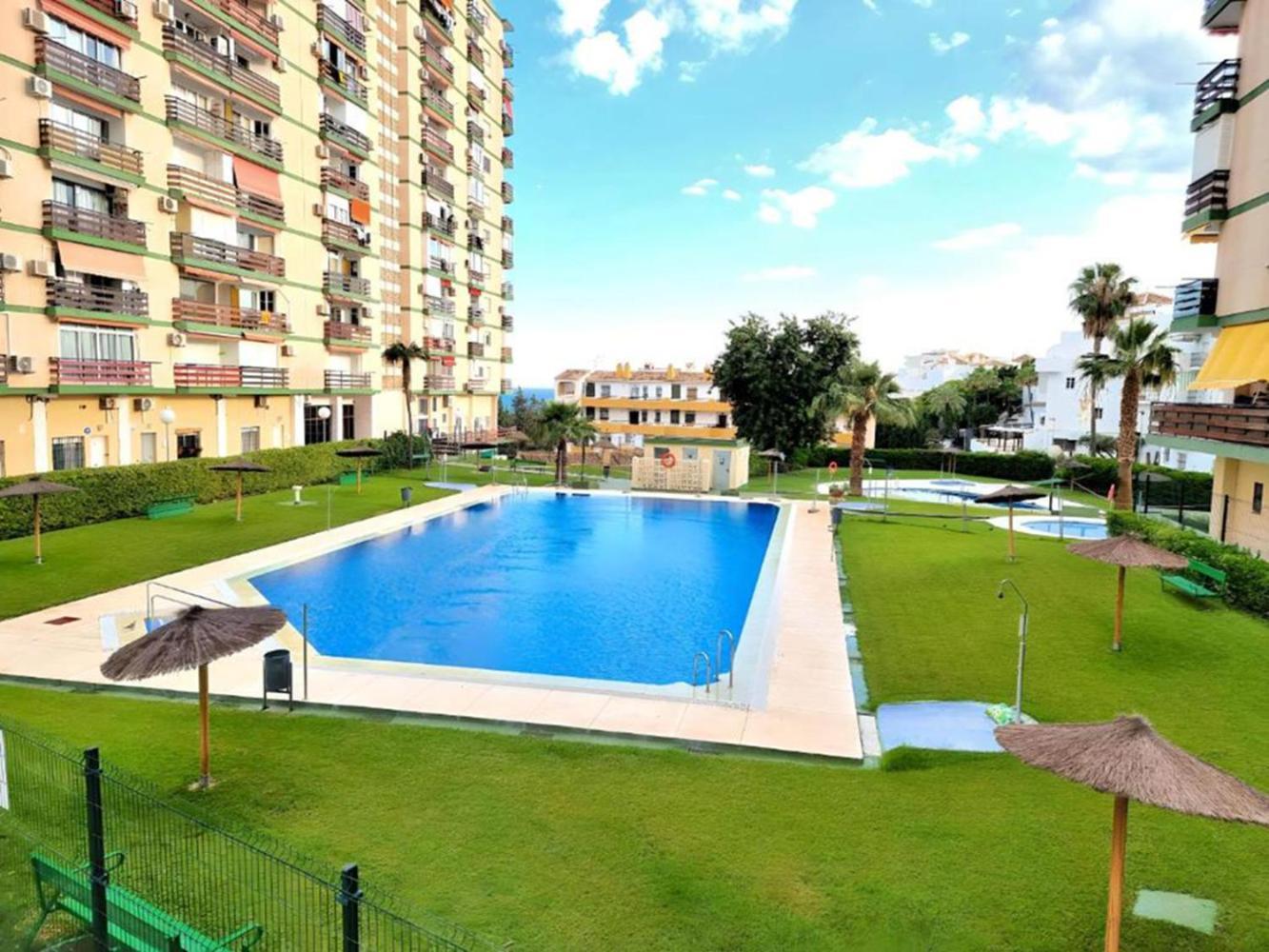 Las Naciones Studio Apartment Беналмадена Екстериор снимка